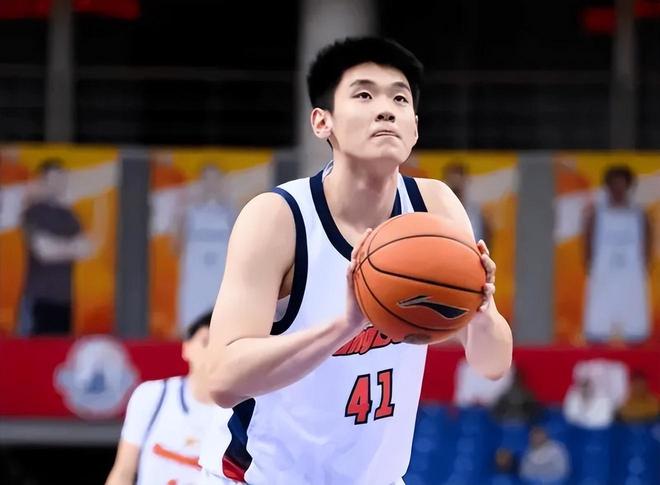 皇马免签27岁法国中卫！签4年+薪水1000万欧 连续2年挖利物浦主力