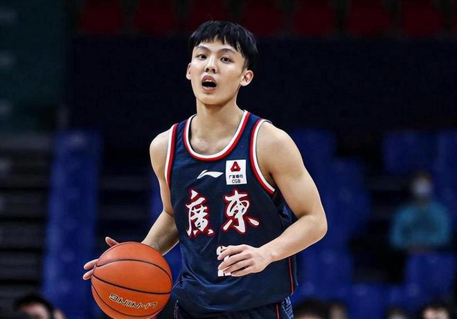 许老英雄解说首秀，许钟豪将在个人频道解说今晚广厦vs山西