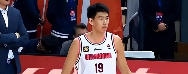 CBA狂野一天！3人获顶薪，2人C类留队，郭艾伦决定不与广州续约