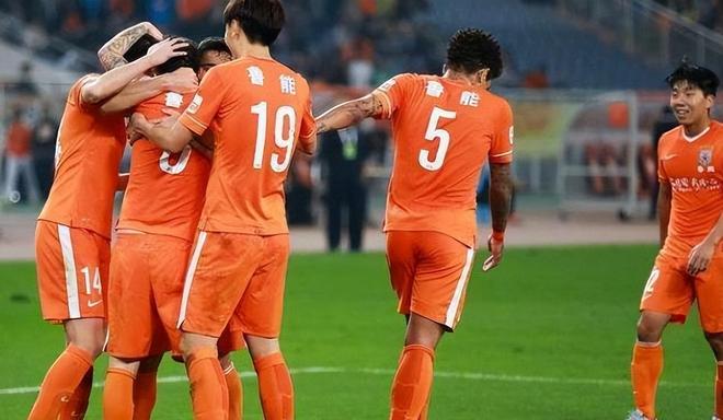 杨瀚森正式抵达赌城：结束世预赛火速归队 11日迎开拓者夏联首战