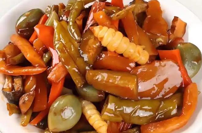 跌入生涯低谷绝非终点,重新出发的郑钦文依然值得期待