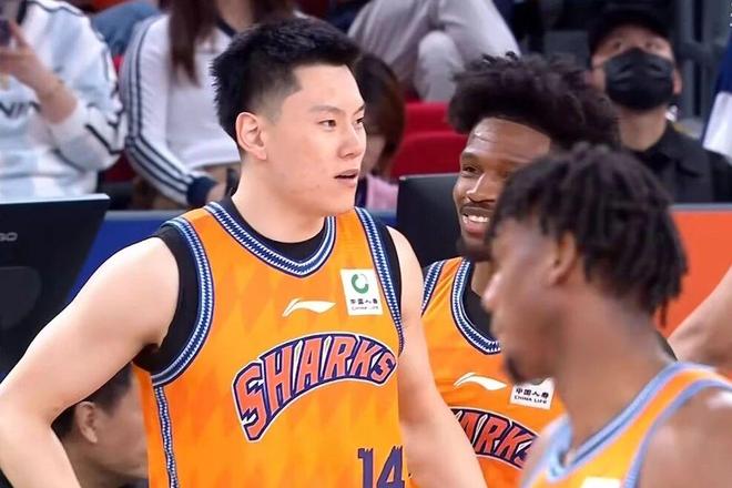 李新翔本轮为上港打入关键球，为何球迷赛后还是不满意，引发热议