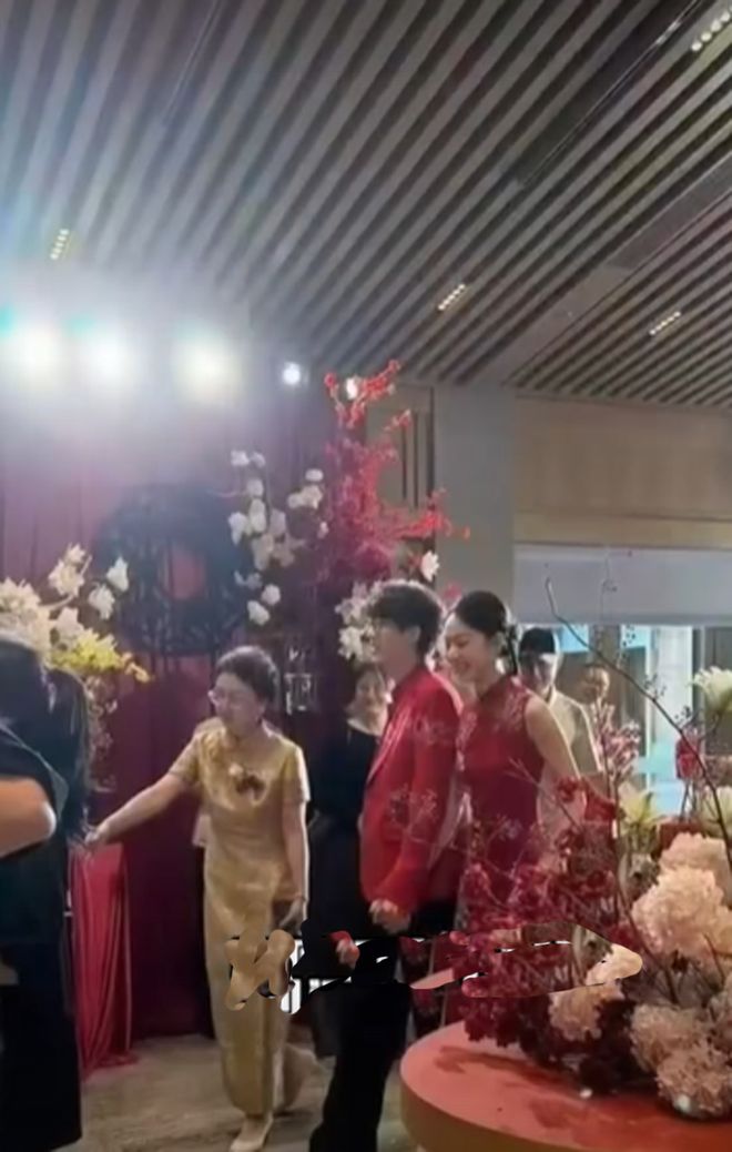 聪明的人,已经开始反向换车了。