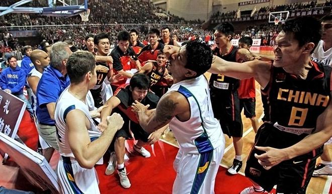 李新翔本轮为上港打入关键球，为何球迷赛后还是不满意，引发热议
