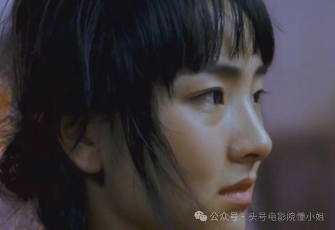 百花奖后台,一张明星群像抓拍照,暴露内娱的抱团取暖、人情世故