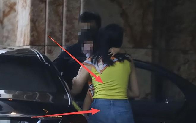 亲妈捧红半个娱乐圈，唯独捧不红亲儿子，结果儿媳出手全解决了